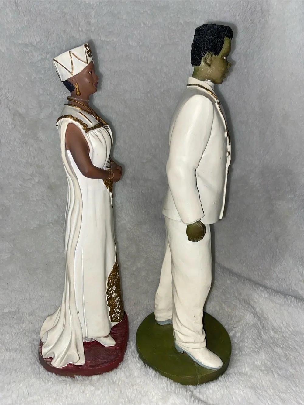 African American bride and groom wedding statues